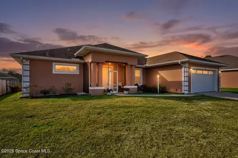 462 Gancedo St SW, Palm Bay, FL 32908