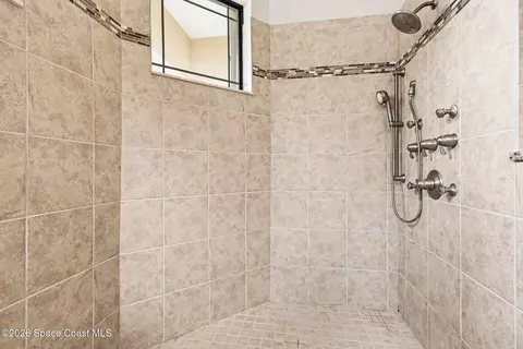 Bath - 1502 Tralee Bay Ave, Melbourne, FL 32940 photo 2 of 5