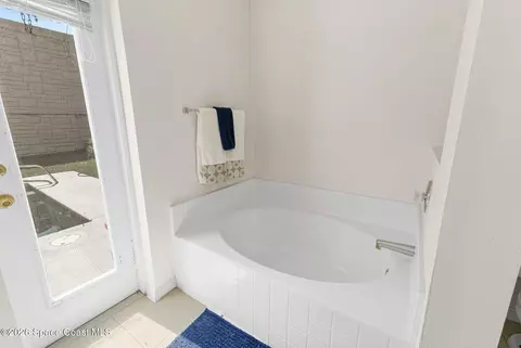 Bath - 2527 Deercroft Dr, Melbourne, FL 32940 photo 3 of 3