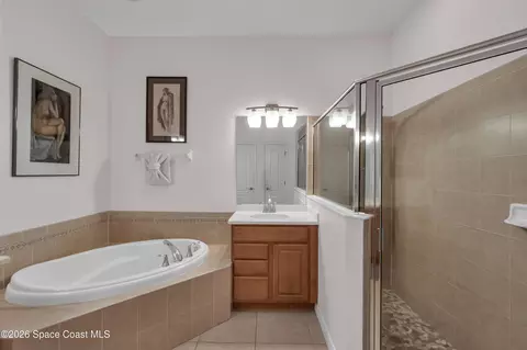 Bath - 1720 Kinsale Ct, Melbourne, FL 32940 photo 2 of 3