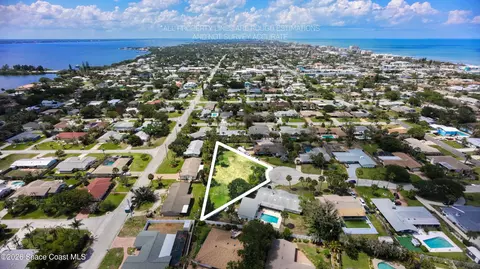 320 Palm Ct, Indialantic, FL 32903