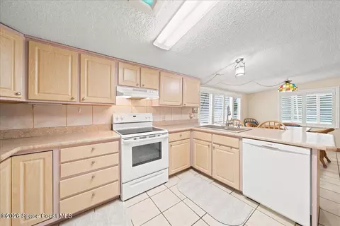 Kitchen - 241 Avenida Central, Indialantic, FL 32903 photo 2 of 2