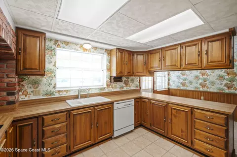Kitchen - 945 Bluegrass Ln, Rockledge, FL 32955 photo 3 of 4