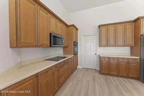 Kitchen - 692 Nicklaus Dr, Melbourne, FL 32940 photo 2 of 4