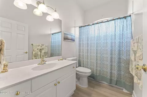 Bath - 692 Nicklaus Dr, Melbourne, FL 32940 photo 2 of 3