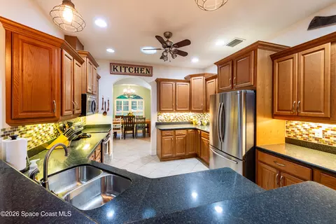Kitchen - 5361 Coleda Ln, Mims, FL 32754 photo 4 of 5