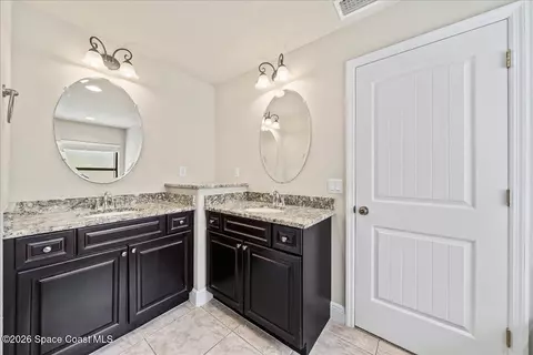Bath - 1461 Bourke Ln, Melbourne, FL 32940 photo 1 of 3