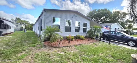 579 N Dolphin Cir, Barefoot Bay, FL 32976