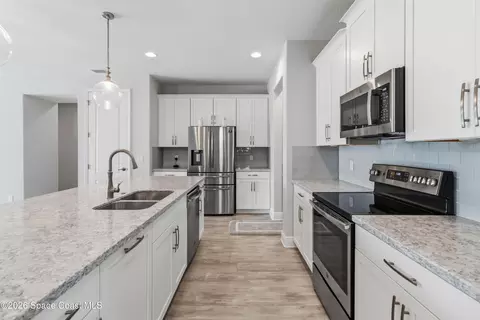 Kitchen - 4940 Blanche Ct, Saint Cloud, FL 34772 photo 5 of 7