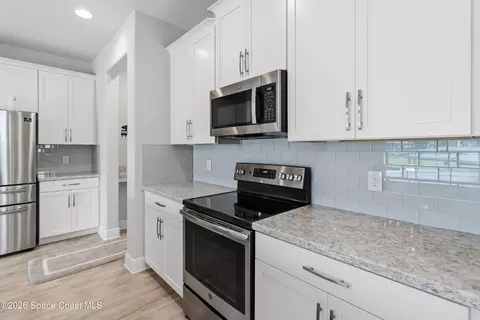 Kitchen - 4940 Blanche Ct, Saint Cloud, FL 34772 photo 6 of 7