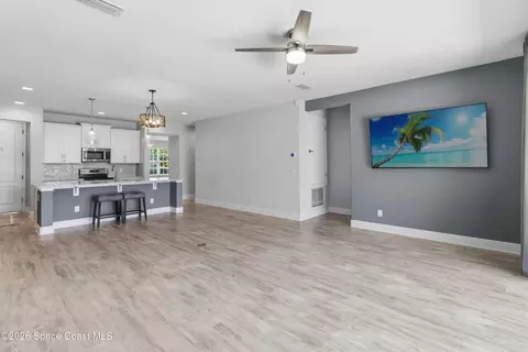 Living - 4940 Blanche Ct, Saint Cloud, FL 34772 photo 8 of 10