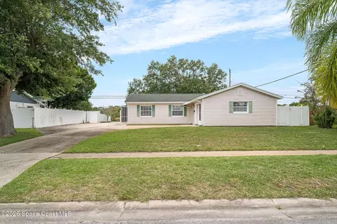 586 Louvre Dr, Melbourne, FL 32935