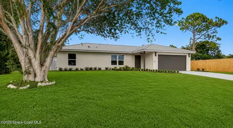 1371 Biarritz St NW, Palm Bay, FL 32907