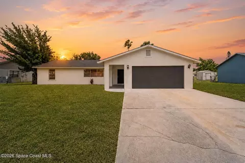 901 Grandeur St SE, Palm Bay, FL 32909