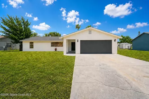 901 Grandeur St SE, Palm Bay, FL 32909