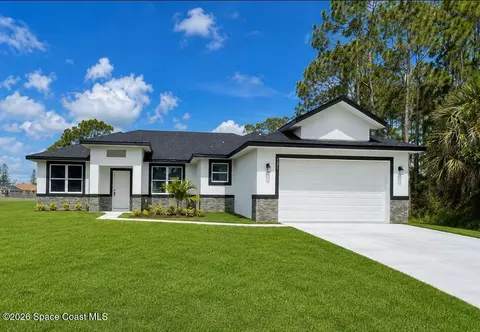 526 Oleander Ln NW, Palm Bay, FL 32907