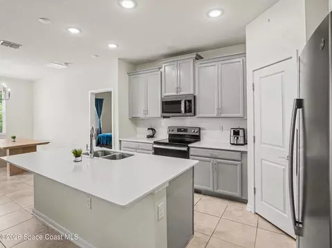Kitchen - 5550 Bakewell Pl, Saint Cloud, FL 34771 photo 2 of 3