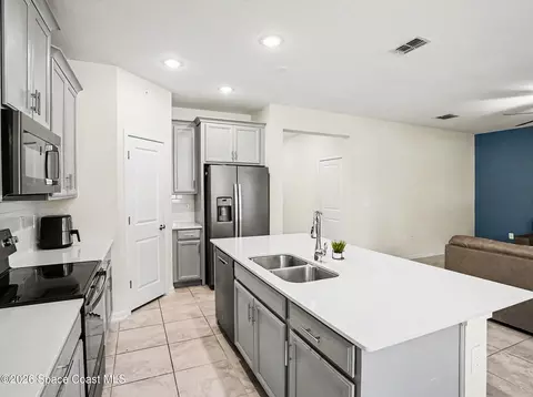 Kitchen - 5550 Bakewell Pl, Saint Cloud, FL 34771 photo 3 of 3