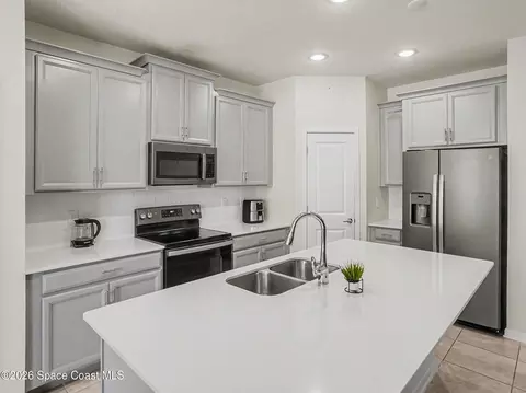 Kitchen - 5550 Bakewell Pl, Saint Cloud, FL 34771 photo 1 of 3