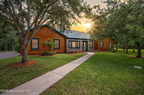 5670 23rd St SW, Vero Beach, FL 32968