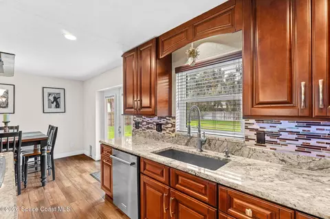 Kitchen - 3480 Turtle Mound Rd, Melbourne, FL 32934 photo 7 of 10