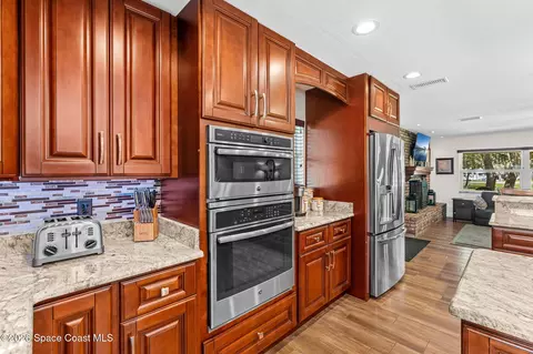 Kitchen - 3480 Turtle Mound Rd, Melbourne, FL 32934 photo 5 of 10