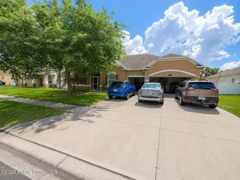 557 L M Davey Ln, Titusville, FL 32780