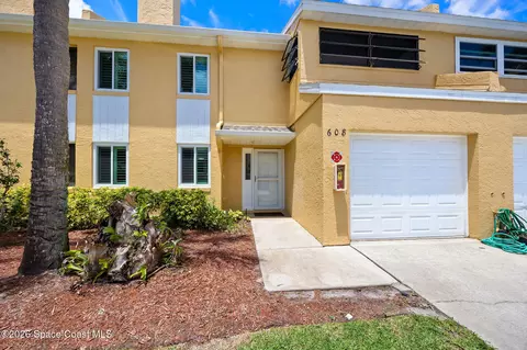 608 Cedar Side Cir NE, Palm Bay, FL 32905