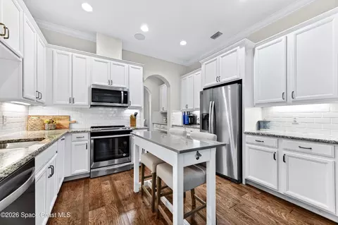 Kitchen - 7155 Pena Ln, Melbourne, FL 32940 photo 2 of 5