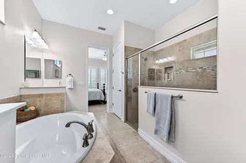 Bath - 7155 Pena Ln, Melbourne, FL 32940 photo 5 of 5