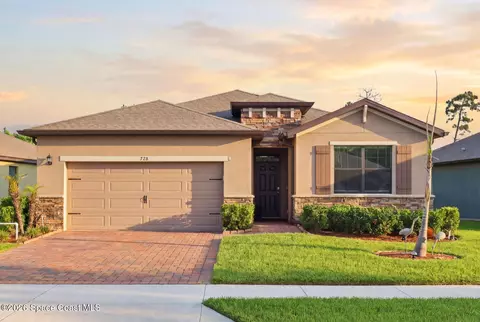 728 Acadia Ct SE, Palm Bay, FL 32909