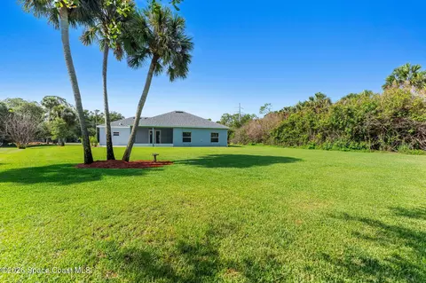 Exterior - 2510 Ranch Rd, Melbourne, FL 32904 photo 8 of 11
