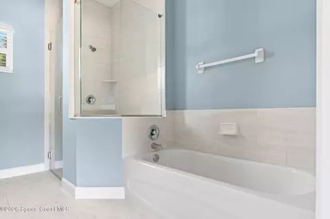 Bath - 2510 Ranch Rd, Melbourne, FL 32904 photo 2 of 4