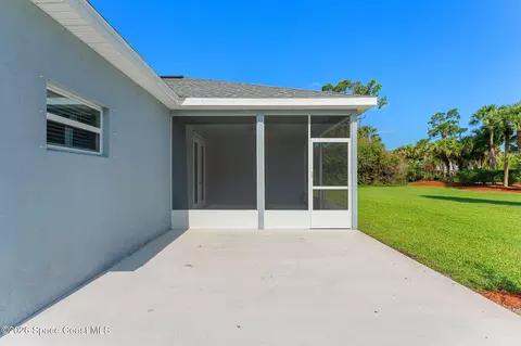 Exterior - 2510 Ranch Rd, Melbourne, FL 32904 photo 6 of 11