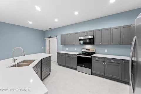Kitchen - 2510 Ranch Rd, Melbourne, FL 32904 photo 4 of 4