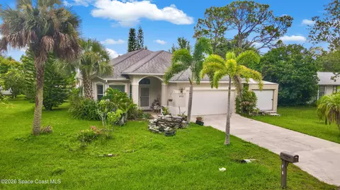 463 Avocado Rd NW, Palm Bay, FL 32907