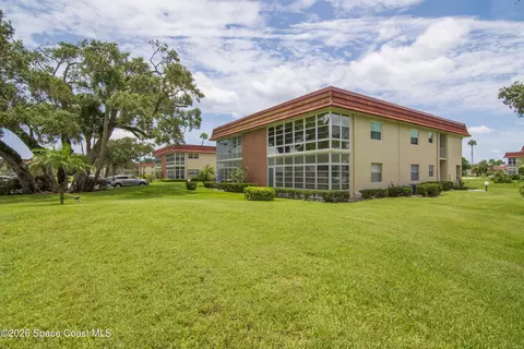 61 Woodland Dr #107, Vero Beach, FL 32962