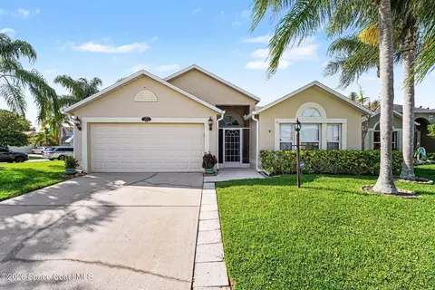 Exterior - 4670 Blackmore Ct, Melbourne, FL 32934 photo 3 of 4