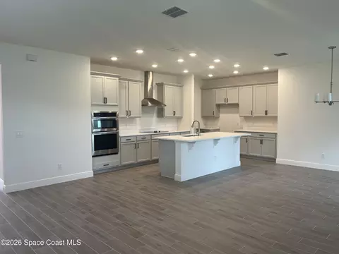 Kitchen - 1122 Killian Dr NE, Palm Bay, FL 32905 photo 2 of 2