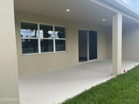 Exterior - 1122 Killian Dr NE, Palm Bay, FL 32905 photo 2 of 4