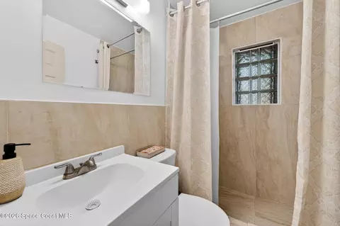 Bath - 1707 Platt St, Melbourne, FL 32901 photo 2 of 2