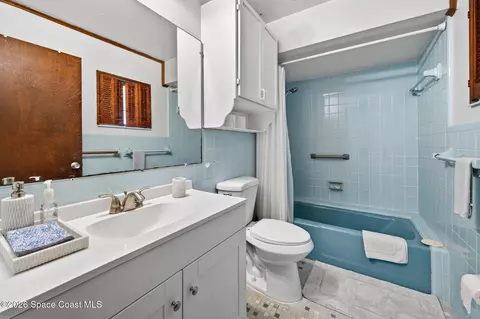 Bath - 1707 Platt St, Melbourne, FL 32901 photo 1 of 2