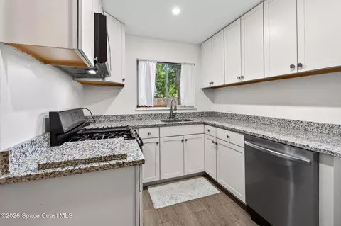 Kitchen - 1707 Platt St, Melbourne, FL 32901 photo 2 of 4