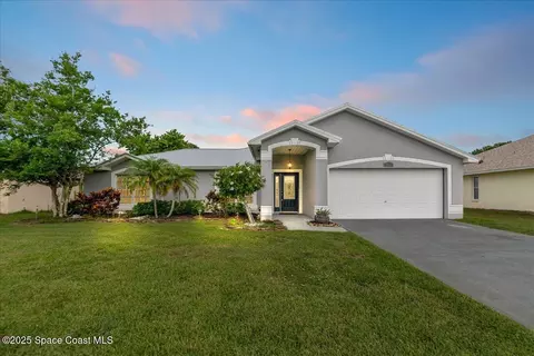 897 Hunters Creek Dr, Melbourne, FL 32904
