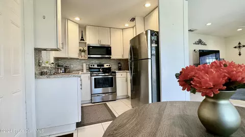 Kitchen - 815 Juniper Ln, Melbourne, FL 32901 photo 1 of 2