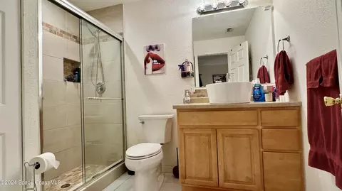 Bath - 815 Juniper Ln, Melbourne, FL 32901 photo 4 of 4