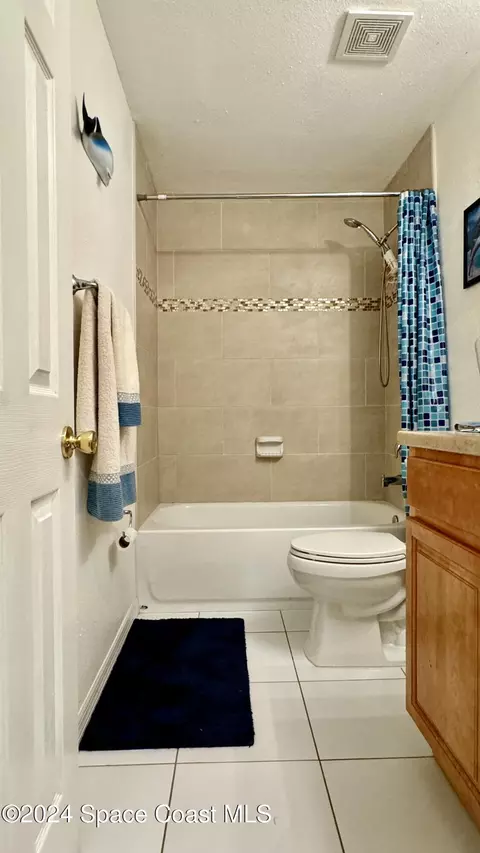Bath - 815 Juniper Ln, Melbourne, FL 32901 photo 1 of 4