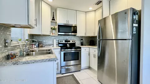 Kitchen - 815 Juniper Ln, Melbourne, FL 32901 photo 2 of 2