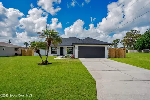 934 Eastlake St SE, Palm Bay, FL 32909