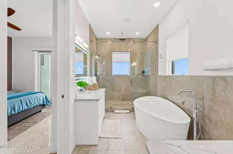 Bath - 1807 1809 Riverview Dr, Melbourne, FL 32901 photo 3 of 3